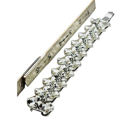 Vintage Signed Lisner Silvertone Lilypad Design Bracelet (A736) - Picture 4 of 5